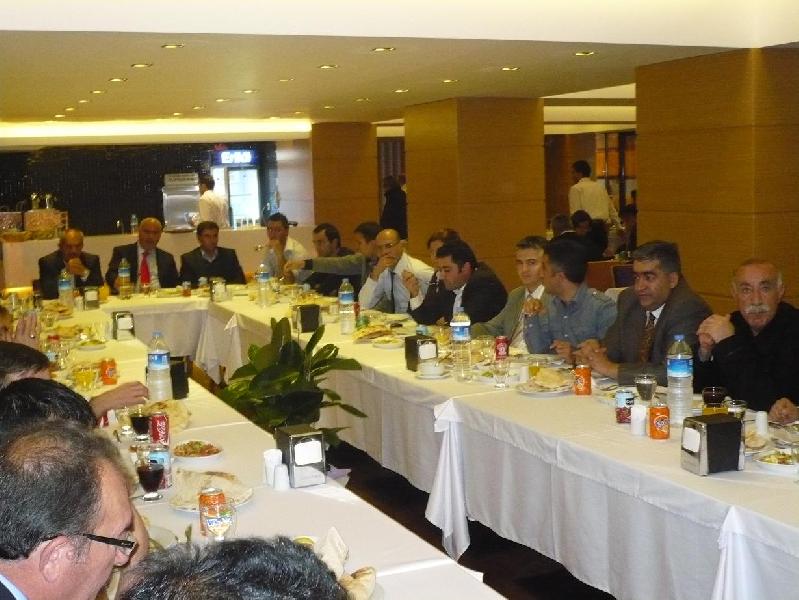 Amasaya Çevre ve Şehircilik İl Müdürlüğü görevine atanan İl Müdürümüz Sayın Ömer BOLAT için düzenlenen veda yemeği