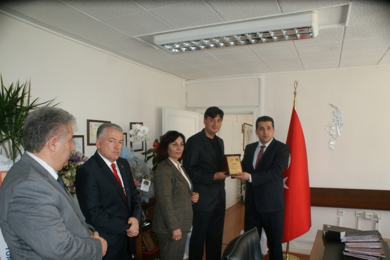 Müdürlüğümüzce  Plaket Takdimi.