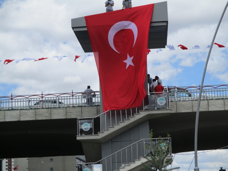 KÖPRÜLÜ KAVŞAKLARIN AÇILIŞI YAPILDI