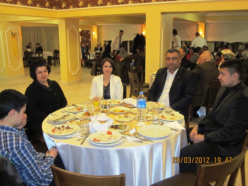 Mesai arkadaşlarımız aileleri ile birlikte yemekte biraraya geldi.