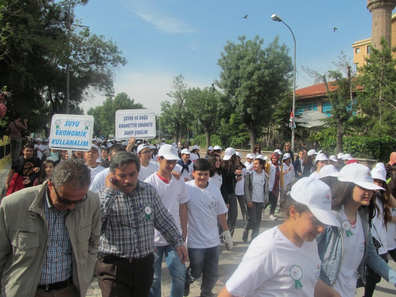 ÇEVRE YÜRÜYÜŞÜ BÜYÜK İLGİ GÖRDÜ