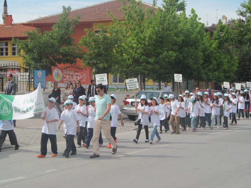 ÇEVRE YÜRÜYÜŞÜ BÜYÜK İLGİ GÖRDÜ