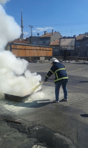 KURUMUMUZ PERSONELİ TARAFINDAN YANGIN SÖNDÜRME EĞİTİM VE TATBİKATI GERÇEKLEŞTİRİLDİ.