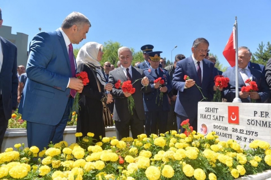 Bakan Özhaseki; 