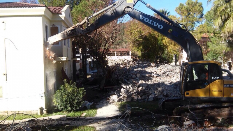 Kentsel dönüşüm Kapsamanda Fethiye'de Otel Yıkımı Yapıldı.