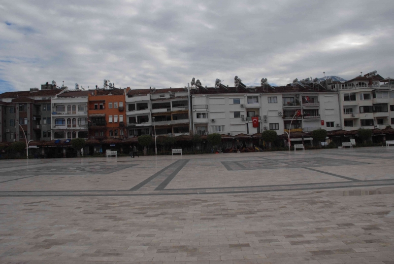 Fethiye'de "Sarhoş Binalar" Olarak Adlandırılan Binaların Yıkımına başlanıldı.