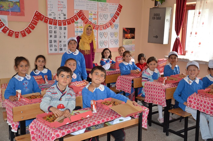 5 Haziran Dünya Çevre Günü etkinlikleri kapsamında İlkokul öğrencilerine çevre konulu eğitimler düzenlendi.