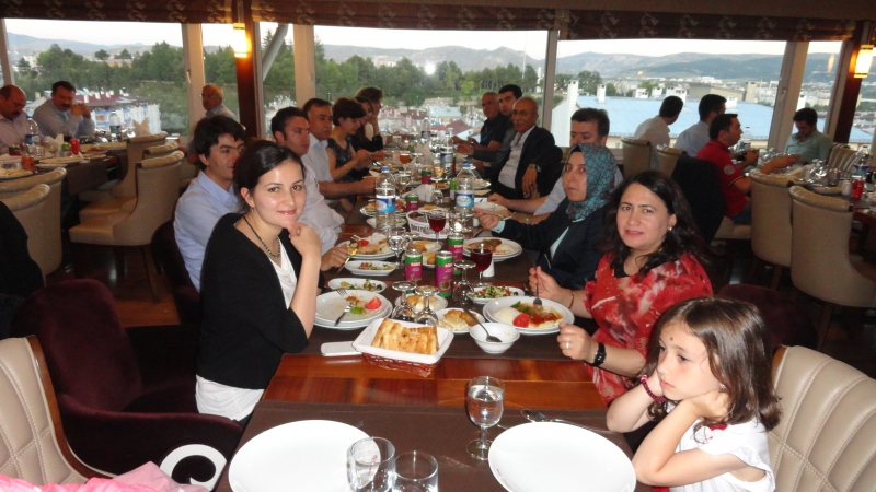 Müdürlüğümüz personellerinden Haluk TOKSAN ve Seval SAVDA için veda yemeği düzenlendi.