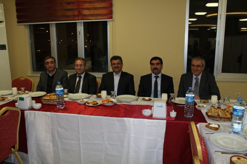 İL MÜDÜRÜMÜZ KEMAL ÖZDEMİR İÇİN DÜZENLENEN VEDA YEMEĞİ