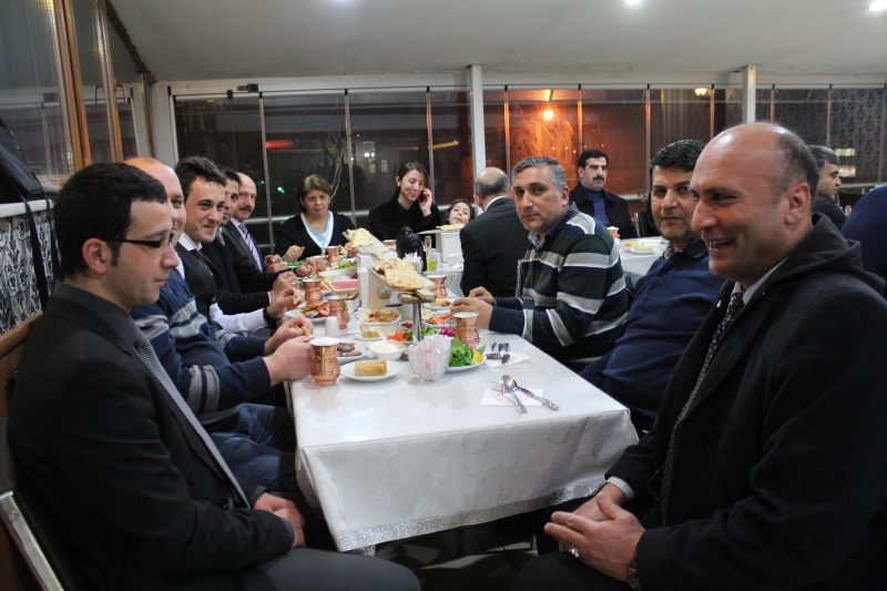 DEĞERLİ ÇALIŞMA ARKADAŞIMIZ LEVENT METİN' İN EMEKLİLİK YEMEĞİ