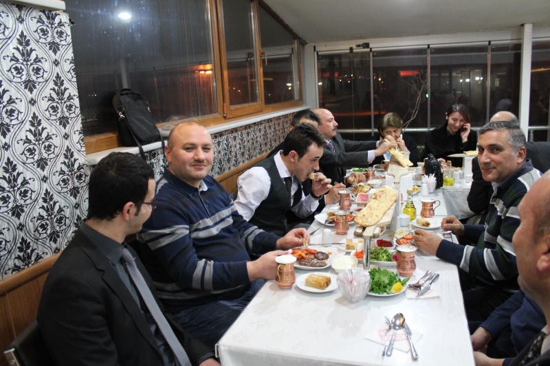 DEĞERLİ ÇALIŞMA ARKADAŞIMIZ LEVENT METİN' İN EMEKLİLİK YEMEĞİ
