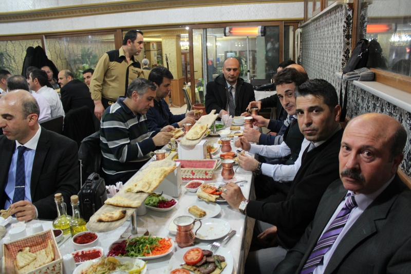 DEĞERLİ ÇALIŞMA ARKADAŞIMIZ LEVENT METİN' İN EMEKLİLİK YEMEĞİ
