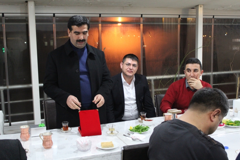 DEĞERLİ ÇALIŞMA ARKADAŞIMIZ LEVENT METİN' İN EMEKLİLİK YEMEĞİ