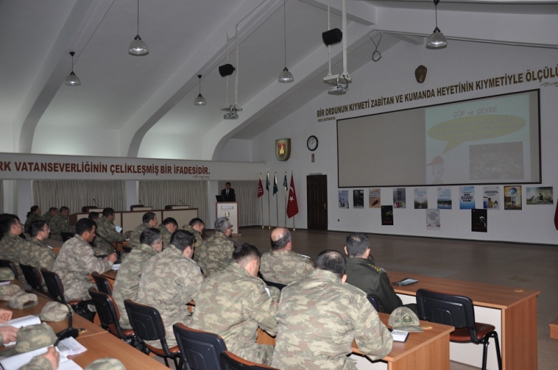 Sivas 5' inci Piyade Eğitim Tugay Komutanlığında görevli subay ve astsubay personellere Çevre Korunması ve Atık Yönetimi konusunda konferans düzenlenmiştir. 