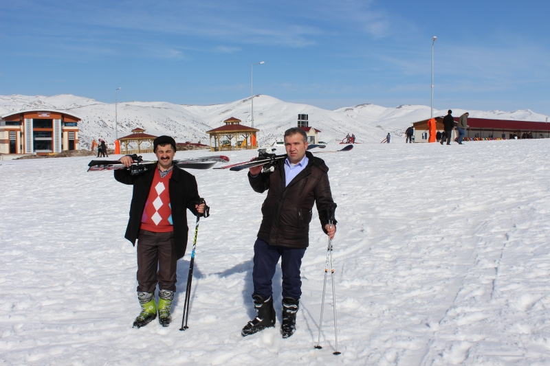 MÜDÜRLÜĞÜMÜZ PERSONELİ YILDIZ DAĞI KIŞ SPORLARI VE TURİZM MERKEZİNDE