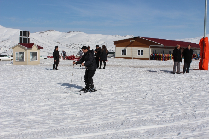 MÜDÜRLÜĞÜMÜZ PERSONELİ YILDIZ DAĞI KIŞ SPORLARI VE TURİZM MERKEZİNDE