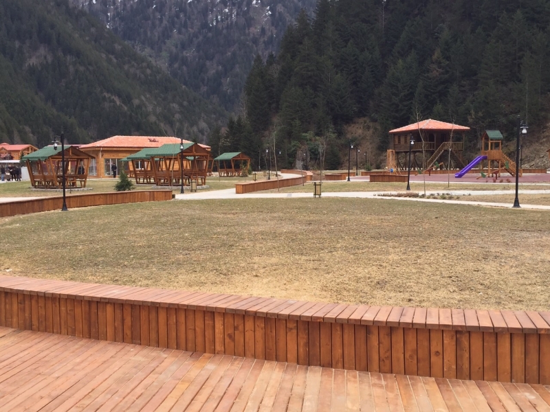 UZUNGÖL'DE PEYZAJ DÜZENLEMELERİ 