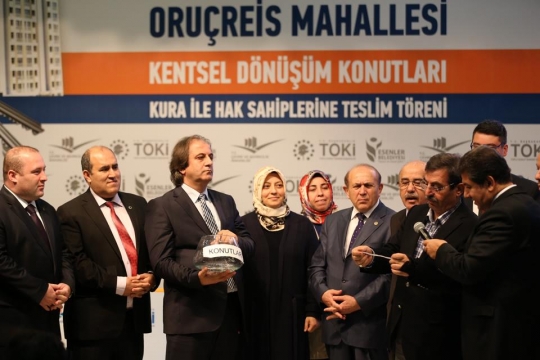    Bakan Güllüce Esenler 'de Kentsel Dönüşüm Konutlarının Teslim Törenine Katıldı