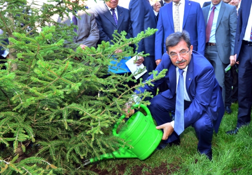 Bakan Güllüce Karabük Üniversitesinde Düzenlenen Etkinliğe Katıldı