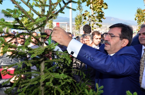 Bakan Güllüce Karabük Üniversitesinde Düzenlenen Etkinliğe Katıldı