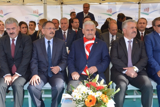Başbakan Yıldırım ile Bakan Özhaseki İzmir Karabağlar'da Dönüşümün Temelini Attı