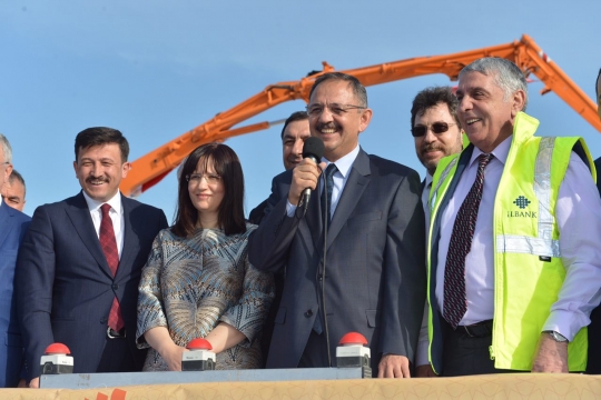 Başbakan Yıldırım ile Bakan Özhaseki İzmir Karabağlar'da Dönüşümün Temelini Attı