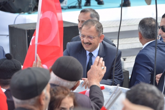 Başbakan Yıldırım ile Bakan Özhaseki İzmir Karabağlar'da Dönüşümün Temelini Attı