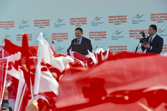 Başbakan Yıldırım ile Bakan Özhaseki İzmir Karabağlar'da Dönüşümün Temelini Attı