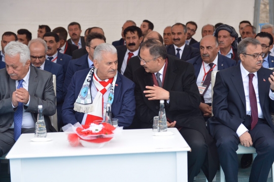 Bakan Özhaseki, Başbakan Yıldırım İle Şırnak'ta İlk Anahtarları Verdi