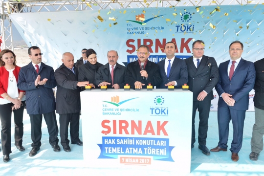 Bakan Özhaseki, Başbakan Yıldırım İle Şırnak'ta İlk Anahtarları Verdi