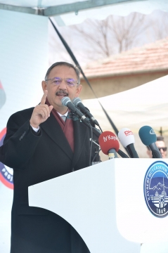 Bakan Özhaseki: "Türkiye'de Sistem İşin Başında Bozulmuş"