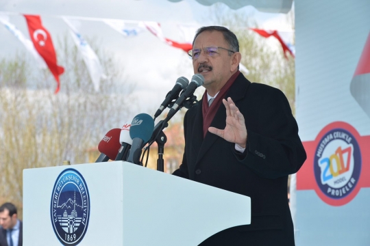Bakan Özhaseki: "Türkiye'de Sistem İşin Başında Bozulmuş"