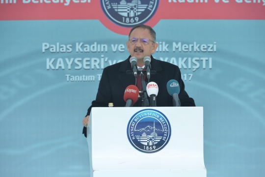 Bakan Özhaseki: "Türkiye'de Sistem İşin Başında Bozulmuş"