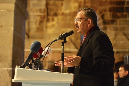 Bakan Özhaseki: "Referandum Geride Kalan Tüm Seçimlerden Önemli"