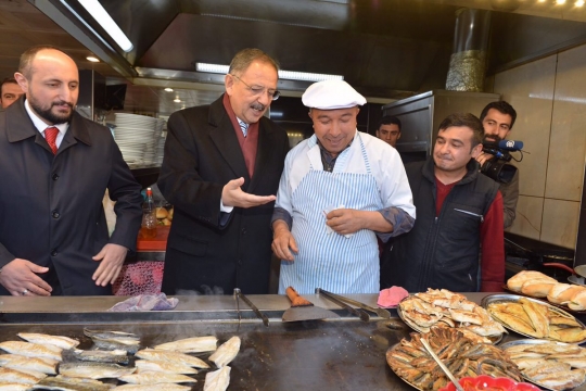 Bakan Özhaseki Kayseri Esnafı'nı Ziyaret Etti