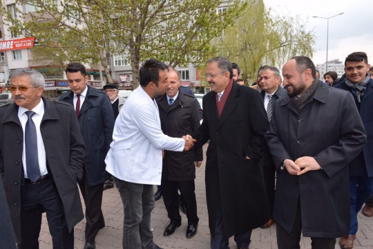 Bakan Özhaseki Kayseri Esnafı'nı Ziyaret Etti