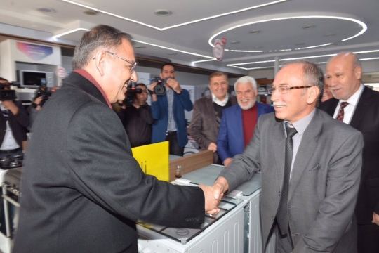Bakan Özhaseki Kayseri Esnafı'nı Ziyaret Etti