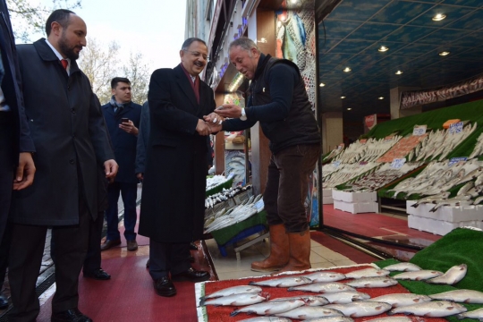 Bakan Özhaseki Kayseri Esnafı'nı Ziyaret Etti