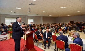 Bakan Özhaseki Akkışla'da Vatandaşlarla Buluştu