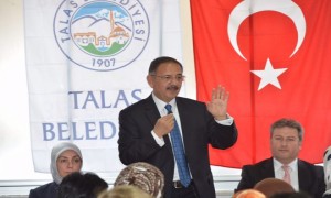 Bakan Özhaseki Gençlerle ve Kadınlarla Bir Araya Geldi