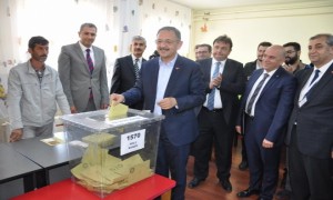 Bakan Özhaseki Oyunu Kullandı