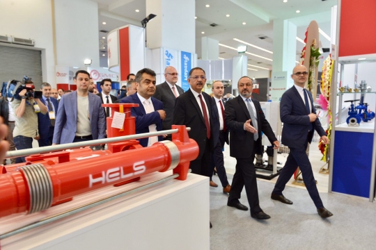 Bakan Özhaseki: Değişime Ayak Uyduran Ayakta Kalır