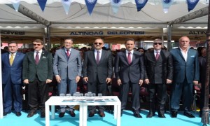 Bakan Özhaseki Aydınlıkevler Semt Çarşısı Açılış Törenine Katıldı 
