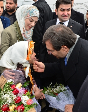  Bakan Güllüce Ceylanpınar'daki Çadırkenti Ziyaret Etti