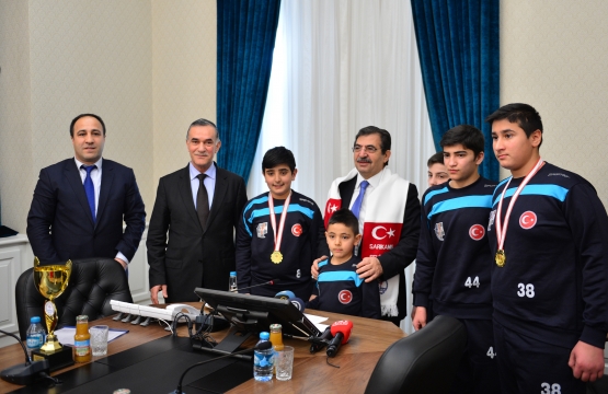 Bakan Güllüce Tapu ve Kadastro Spor Kulübü Güreş Takımı'nı Kabul Etti