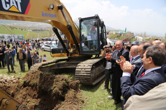  Bakan Güllüce, Erzurum'da Kentsel Dönüşüm Temel Atma Törenine Katıldı