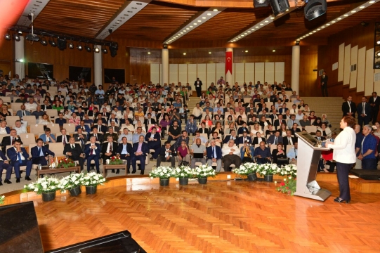  Bakan Sarı Çukurova Üniversitesi'nde¦ 