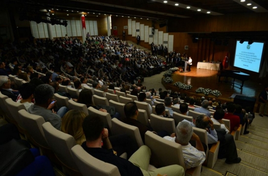  Bakan Sarı Çukurova Üniversitesi'nde¦ 