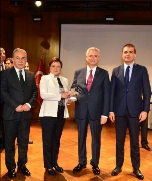  Bakan Sarı Çukurova Üniversitesi'nde¦ 