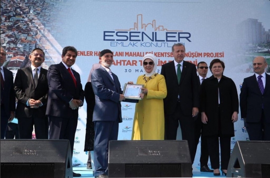 Esenler'de Hak Sahiplerine Anahtarları Teslim Edildi